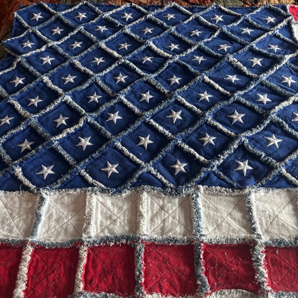 United States Flag Patriotic Patchwork Rag Quilt - Picture 2 of 7